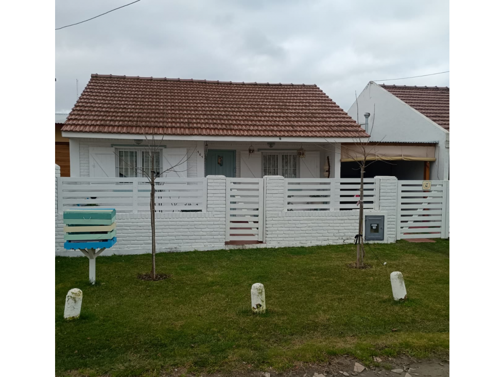 CHALET 3 AMBIENTES A METROS DEL MAR - 1