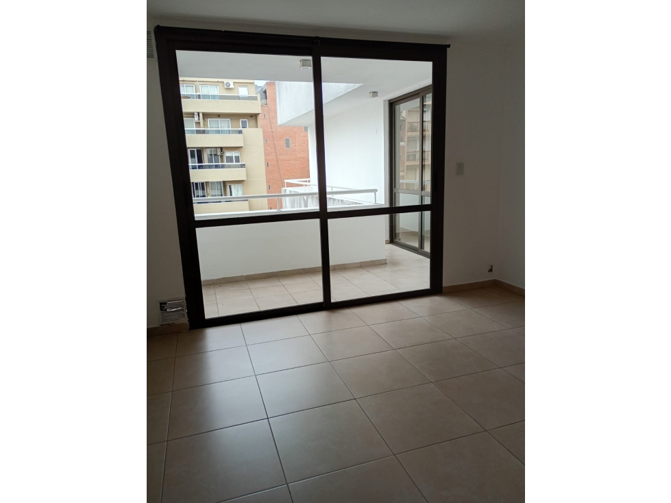 Departamento un dormitorio con balcón amplio en alquiler - 1