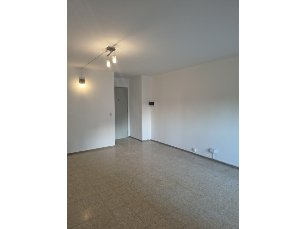 Departamento dos dormitorios en alquiler a metros de Av Colón - 4