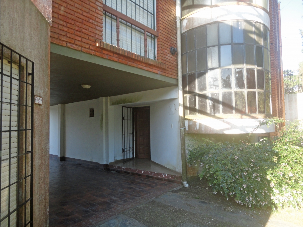 DEPARTAMENTO CON COCHERA - 2
