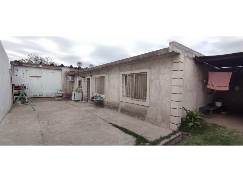 Casa + Galpón - Malvinas Argentinas - Córdoba (Oportunidad) - 1