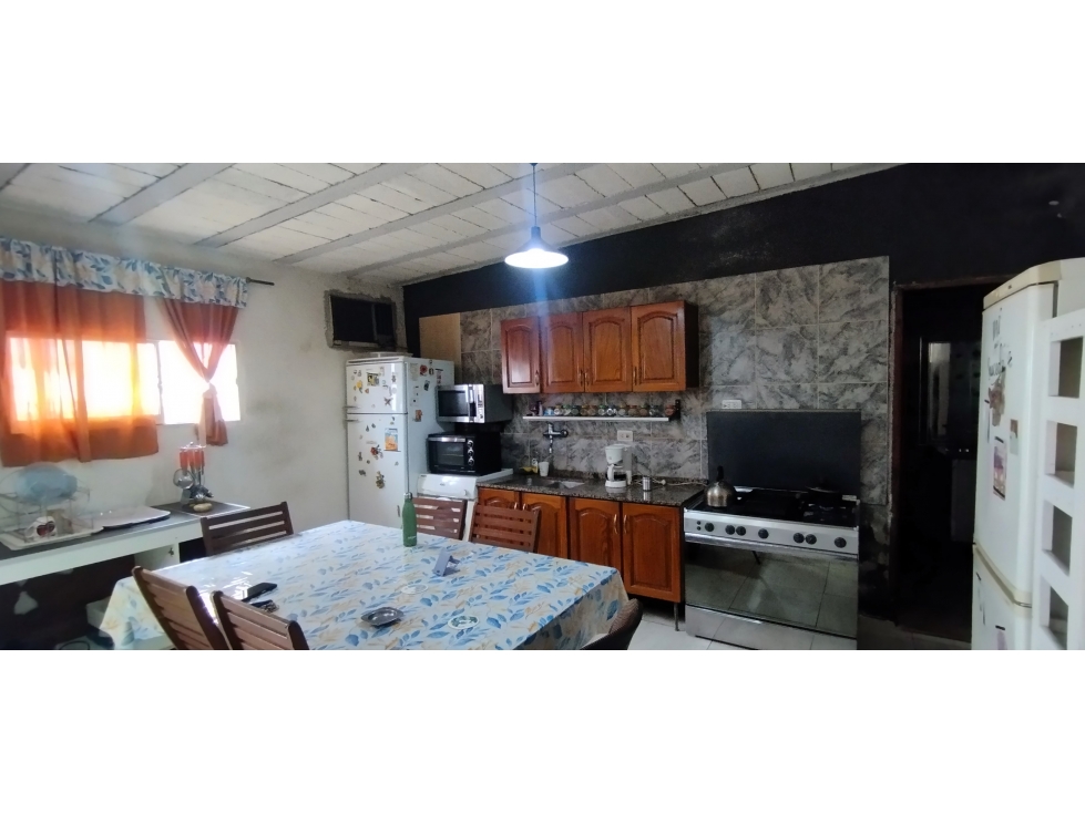 Casa + Galpón - Malvinas Argentinas - Córdoba (Oportunidad) - 3