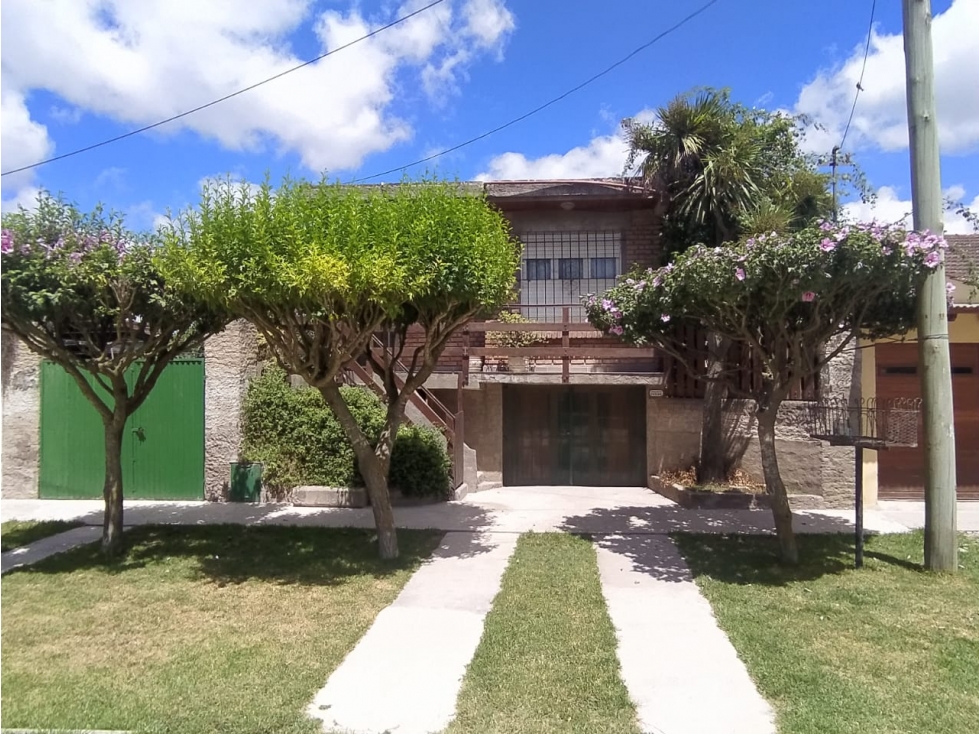 VENTA casa 3 ambientes con parque