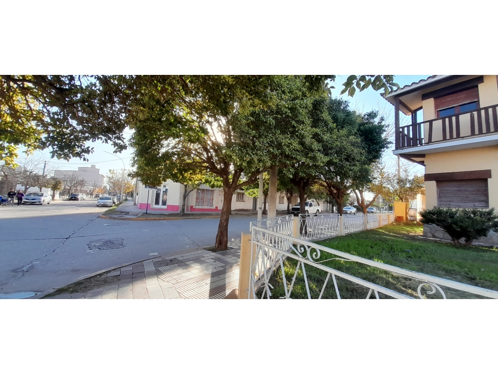 SE VENDE CASONA + DOS LOCALES DESPEÑADEROS Centro - 2