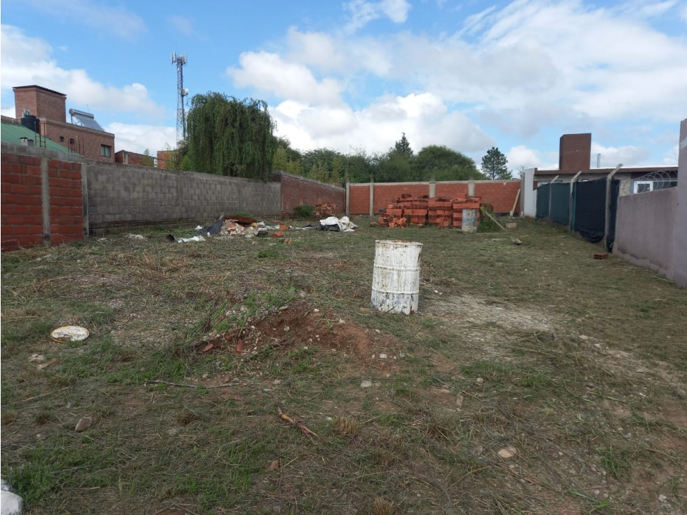 VENTA LOTE CON CONSTRUCCION B° RESIDENCIAL - 5