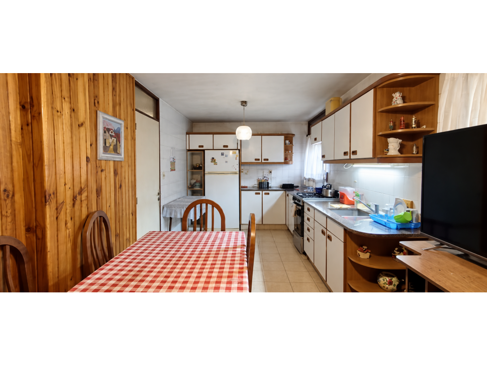 Casa + Segunda Vivienda | 6 Dorm. | Amplio Jardín | Godoy Cruz - 3