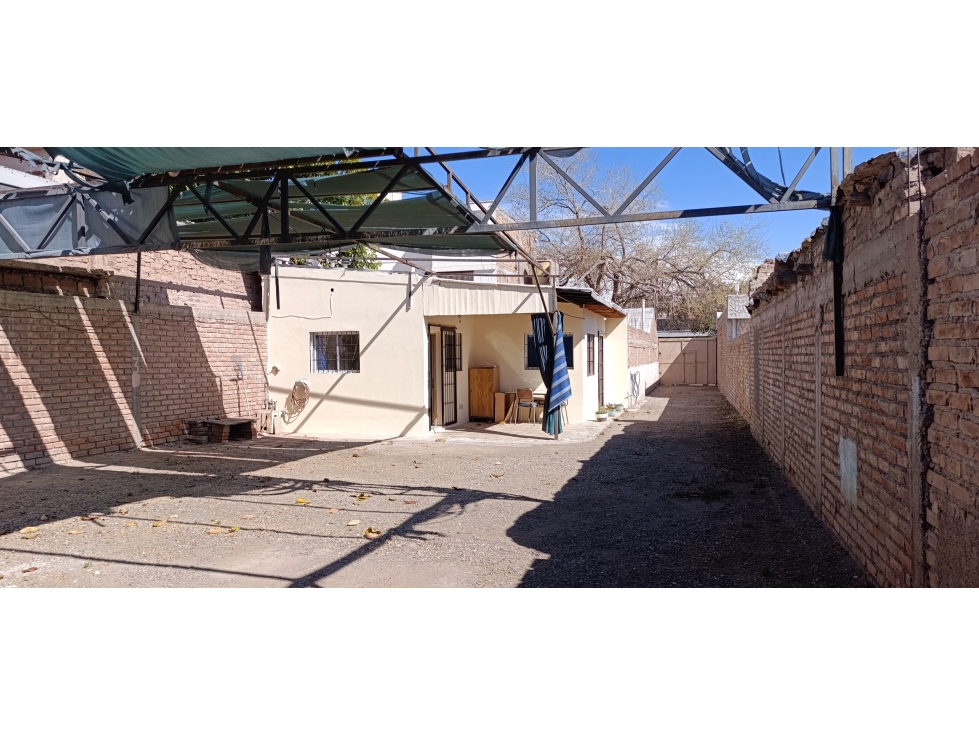 Depósito / Casa en Alquiler 269 m² Dorrego, Guaymallén - 1