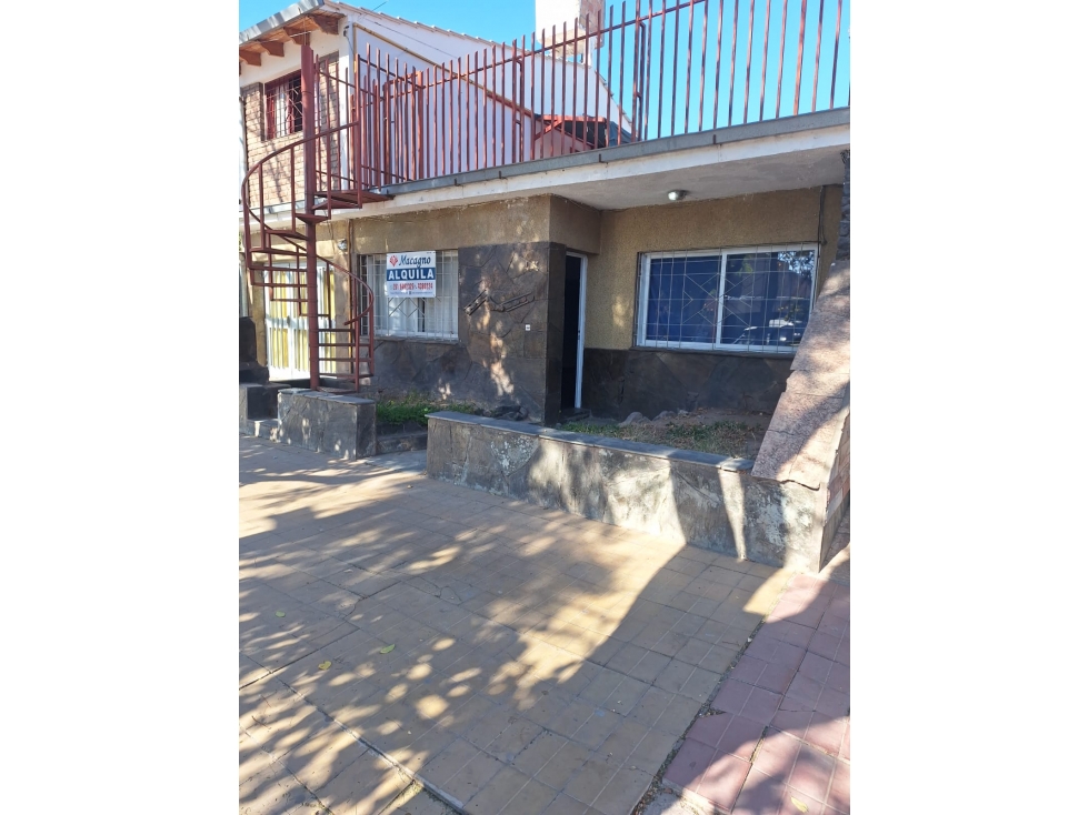 Casa 3 Dorm. y Cochera en Alquiler - Las Heras - 1