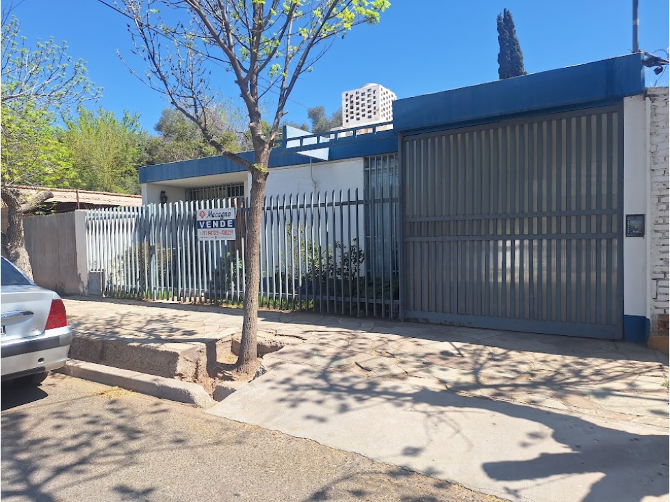 Casa 3 Dorm. y Cochera en Venta - Lujan de Cuyo