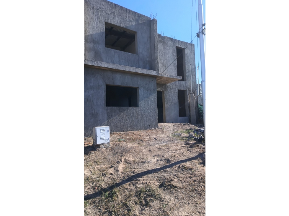 CASA EN CONSTRUCCIÓN EN VENTA - PINAR DEL SOL V - MAIPU - 2