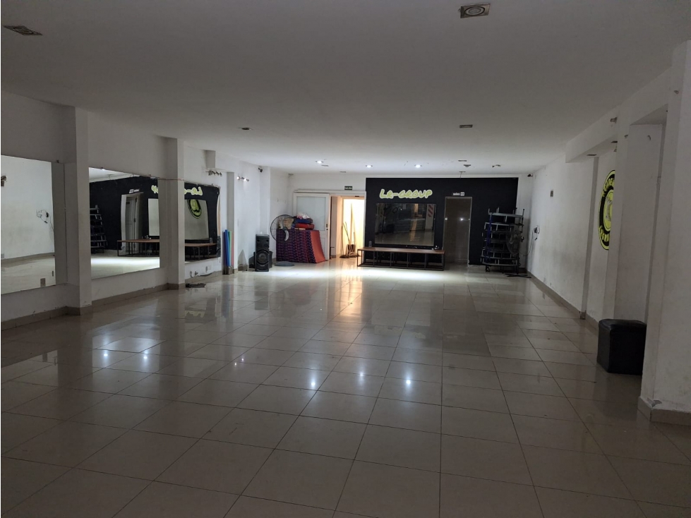 LOCAL 100 M2 + OFICINA Y COCHERA EN ALQUILER - LUJAN DE CUYO - 3