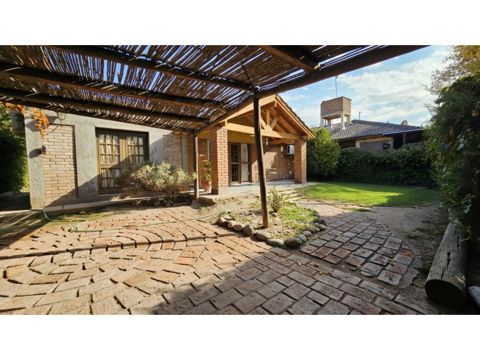 Casa 3 Dorm. y Cochera en Venta - Vistalba - Lujan de Cuyo - 2