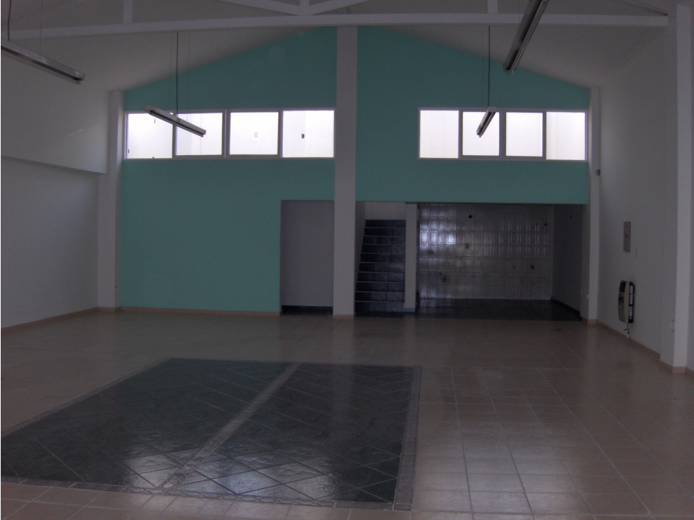 LOCAL 160 M2 + OFICINA EN VENTA - LUJAN DE CUYO - 2