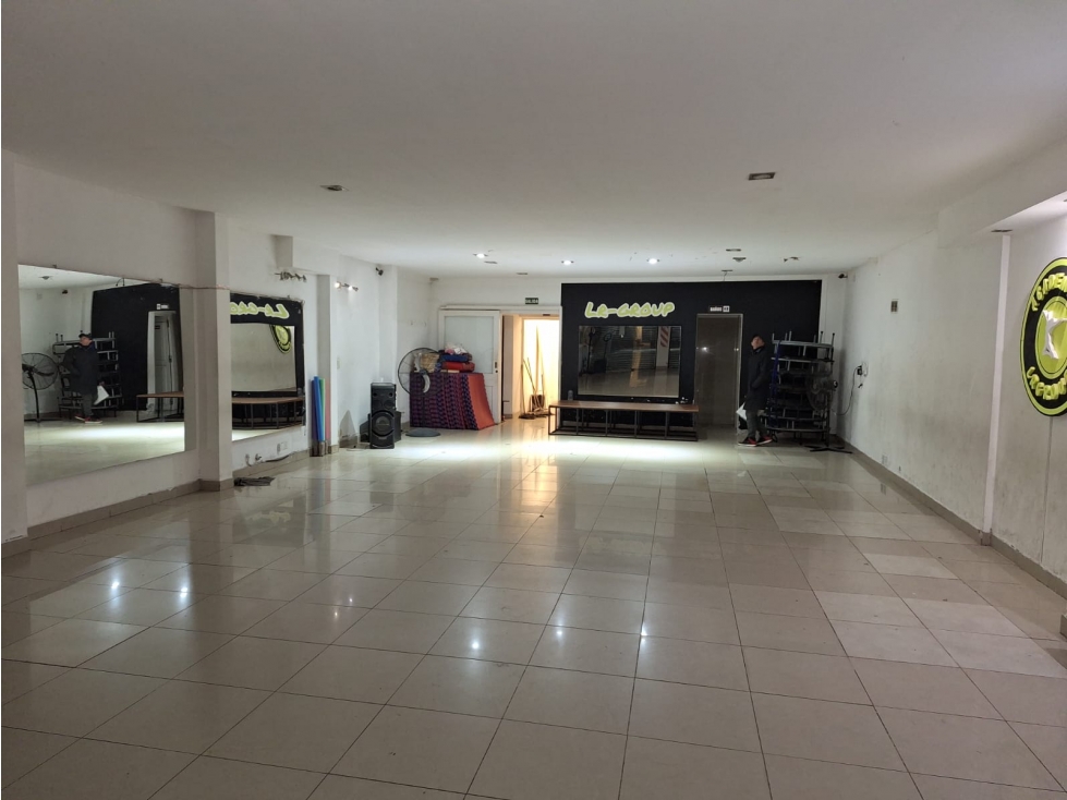 LOCAL 100 M2 + OFICINA Y COCHERA EN ALQUILER - LUJAN DE CUYO - 4