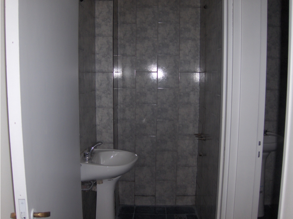 LOCAL 160 M2 + OFICINA EN VENTA - LUJAN DE CUYO - 5