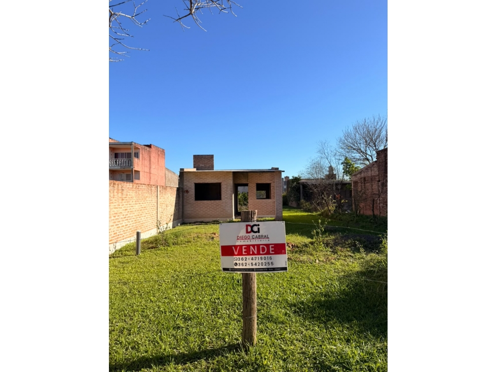 Gran terreno con casa en construcción - 1