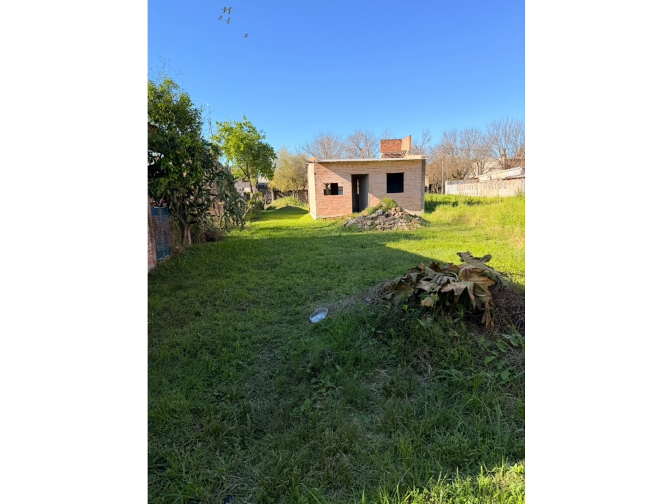 Gran terreno con casa en construcción - 5