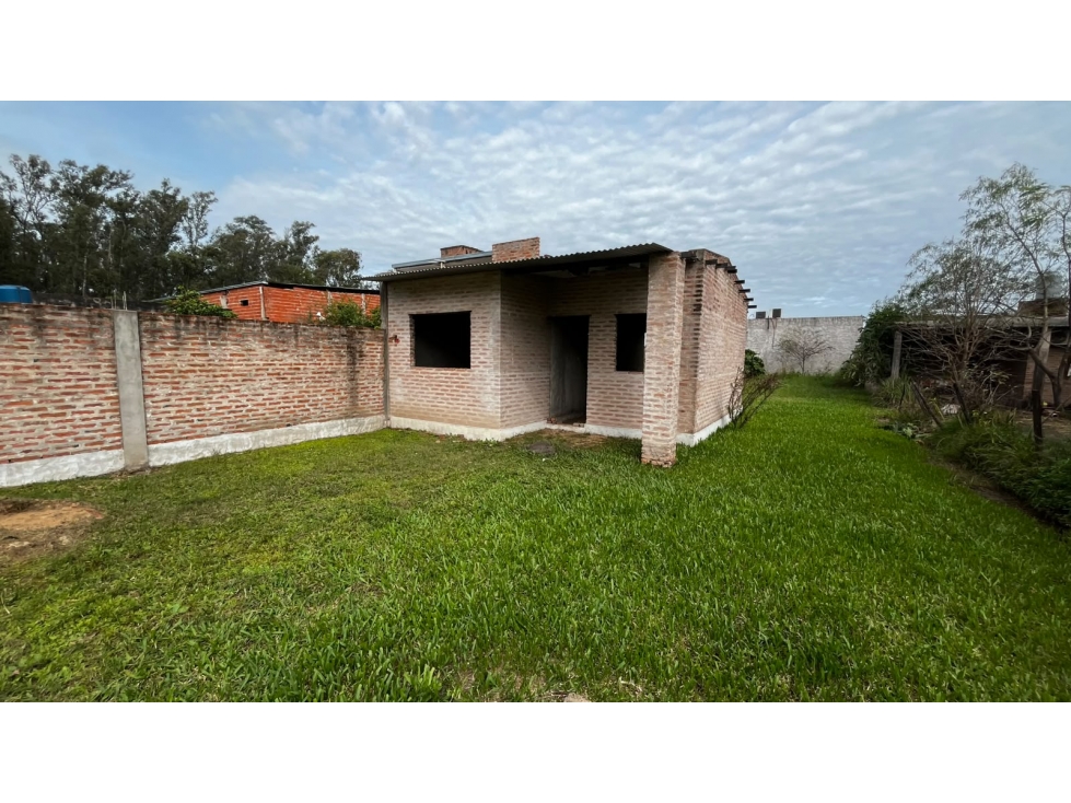 Gran terreno con casa en construcción - 4
