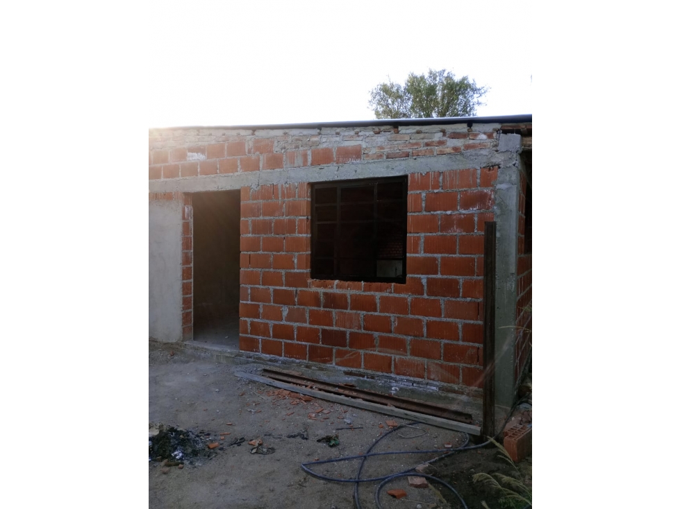 Oportunidad única 1 hectárea con vivienda a terminar en Escobas - 4