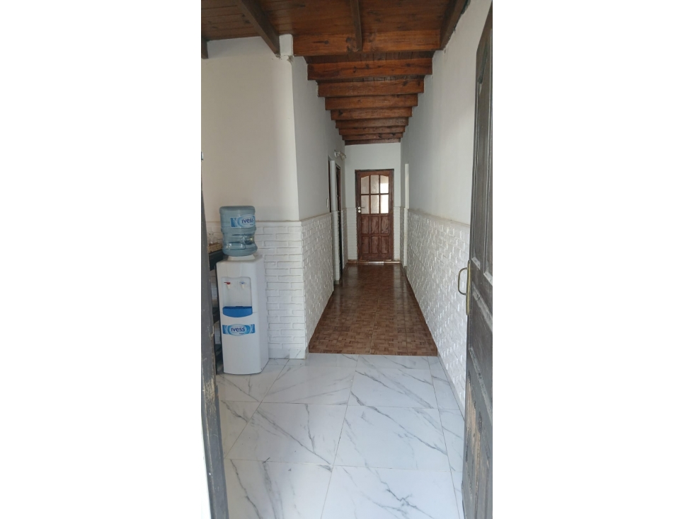 EN VENTA. Hermosa y amplia Propiedad B° Quintana - 2