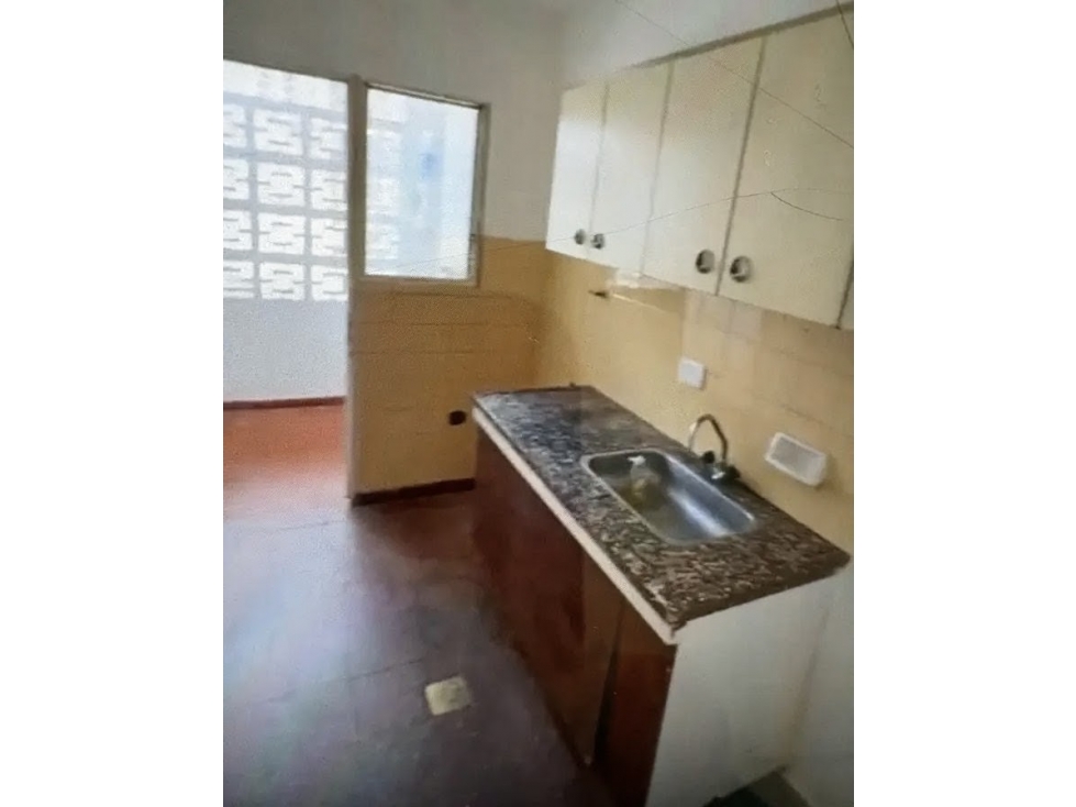 Inmobiliaria Royal VENDE. Departamento en Edificio Bancario. - 4