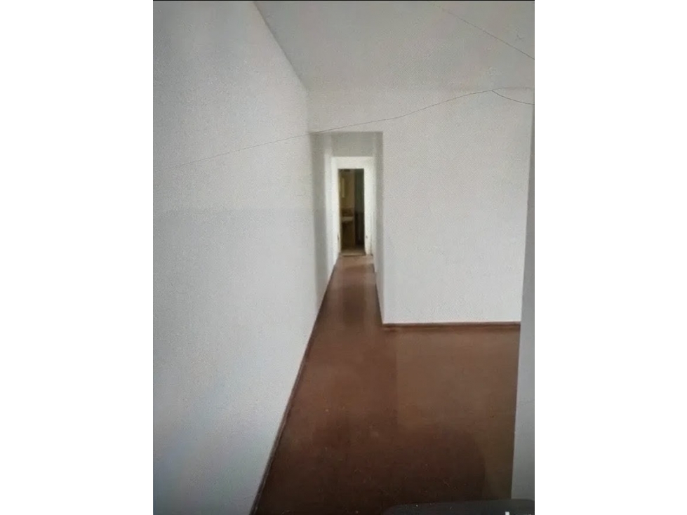 Inmobiliaria Royal VENDE. Departamento en Edificio Bancario. - 5