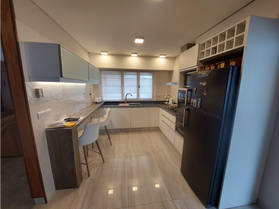 Casa 4 Ambientes con parque y quincho - Zona Mundialista - 2