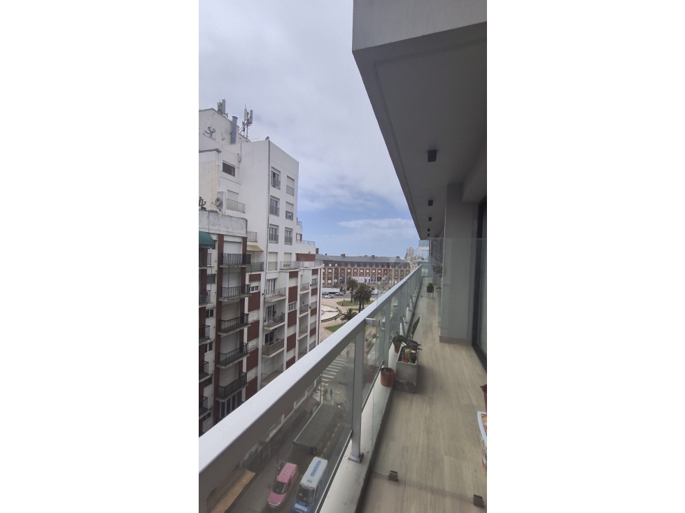 2 ambientes a la la calle con balcón - Vista a Plaza Colón - 4