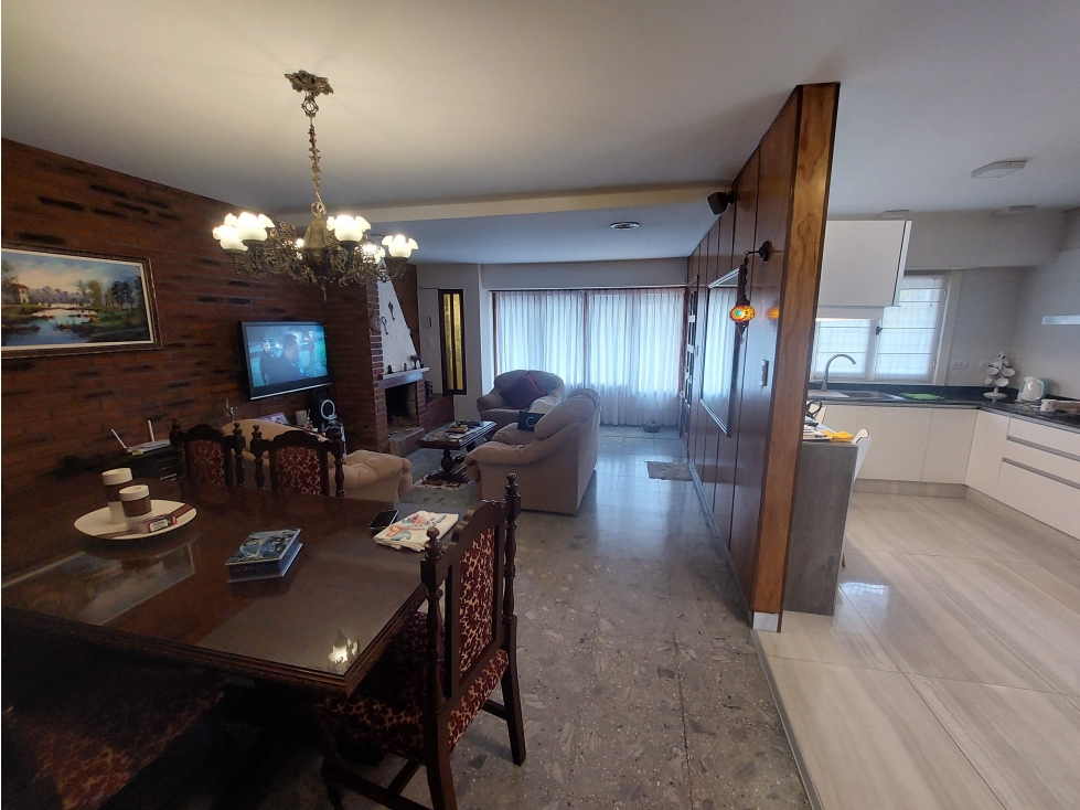 Casa 4 Ambientes con parque y quincho - Zona Mundialista - 3