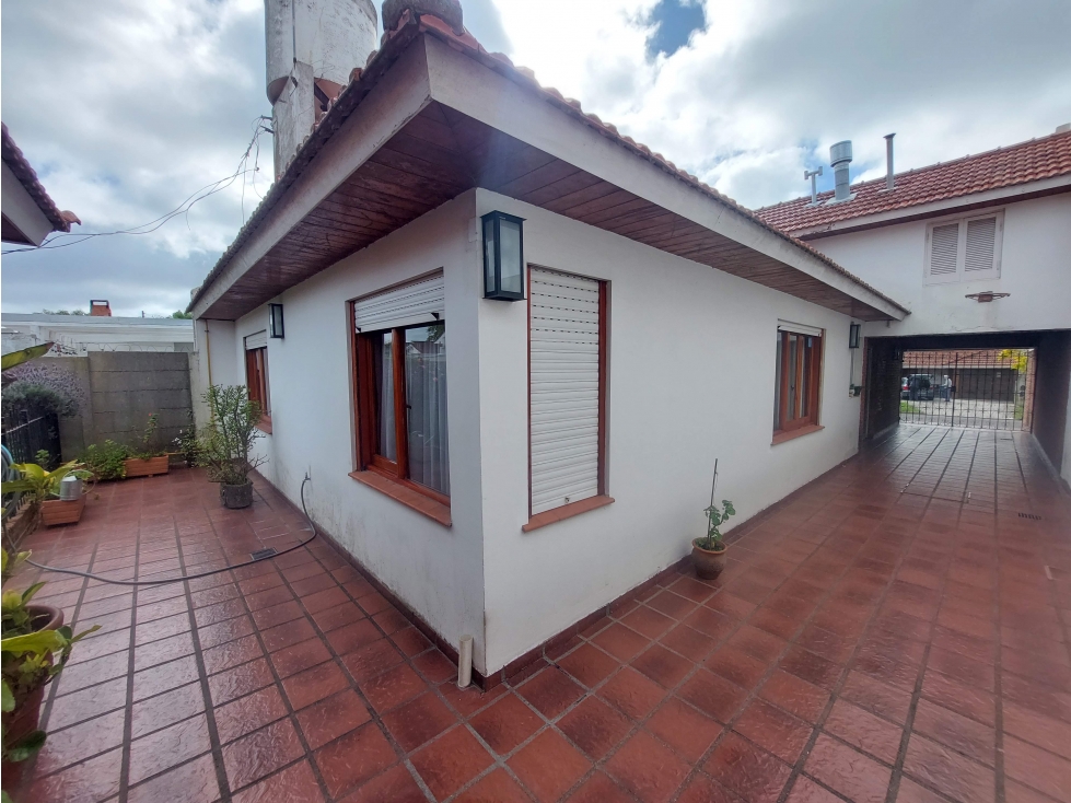 Casa 4 Ambientes con parque y quincho - Zona Mundialista - 4
