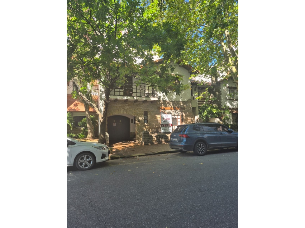 Casa a reciclar o demoler - Brown e Irigoyen - Vista a Plaza Mitre