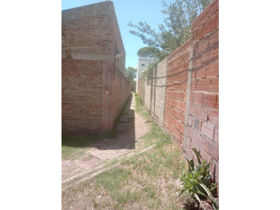 CASA EN PH CON AMPLIO TERRENO EN VENTA SOBRE BRANDSEN - 3