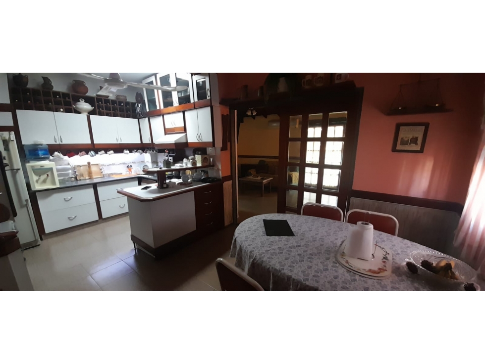 HERMOSA CASA AMERICANA EN VENTA. CASTELAR SUR - 6