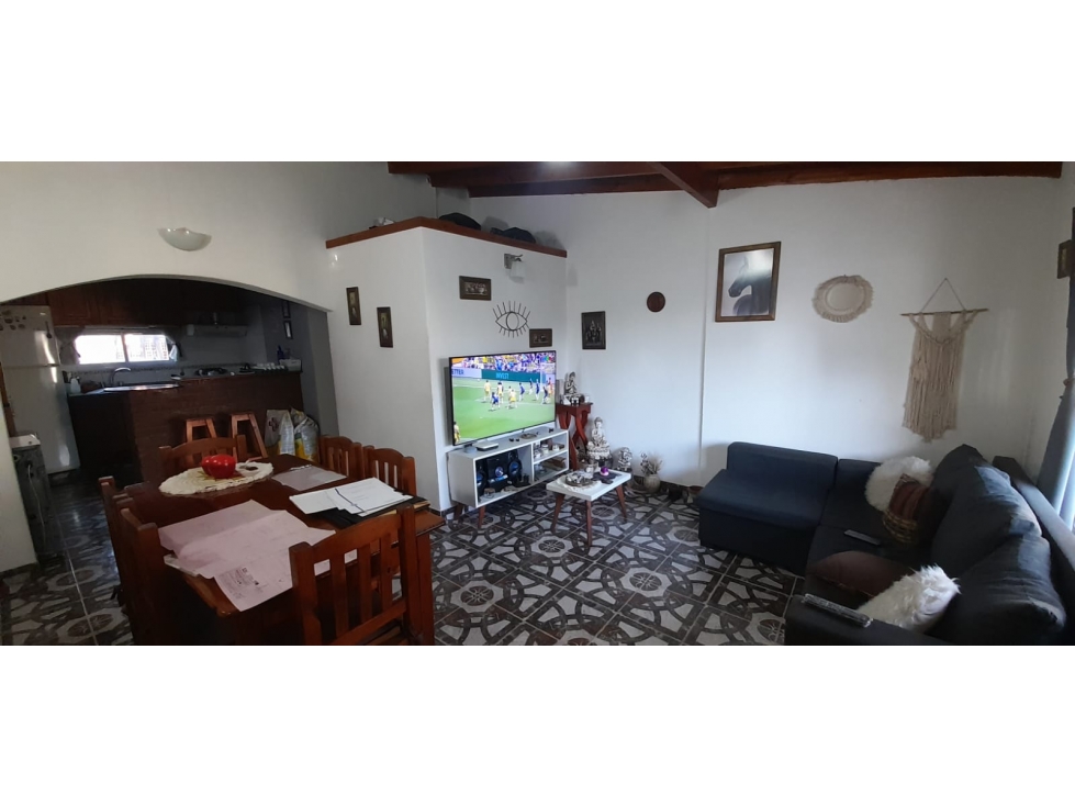 IMPECABLE CASA EN PH SOBRE AMPLIO TERRENO EN VENTA. ITUZAINGO NORTE - 5