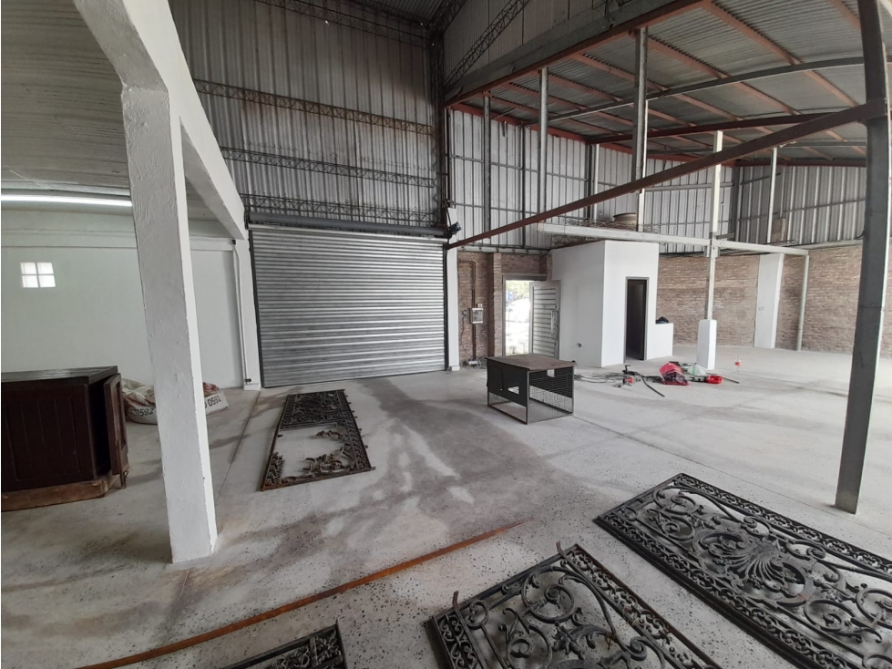 GALPON ZONA INDUSTRIAL A ESTRENAR EN VENTA. 80 MTS COLECTORA A. OESTE - 5