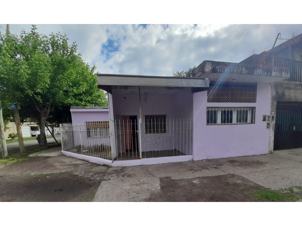 DOS VIVIENDAS y LOCAL sobre AVENIDA ALMAGRO - 1