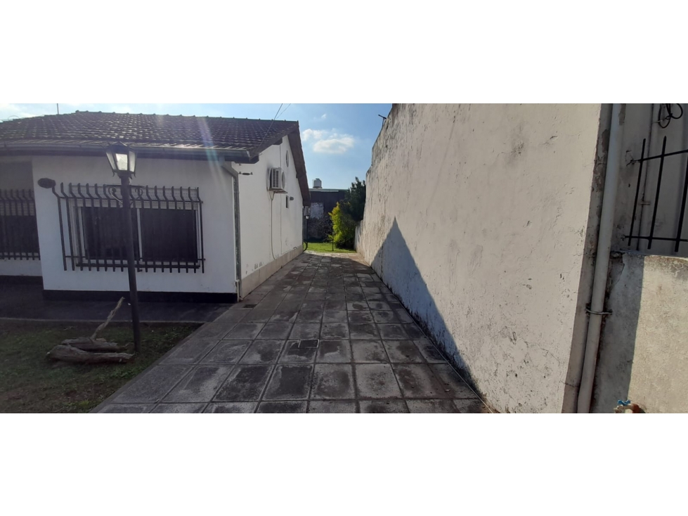HERMOSO CHALET EN VENTA - ITUZAINGO NORTE. EXCELENTE DISEÑO - 2