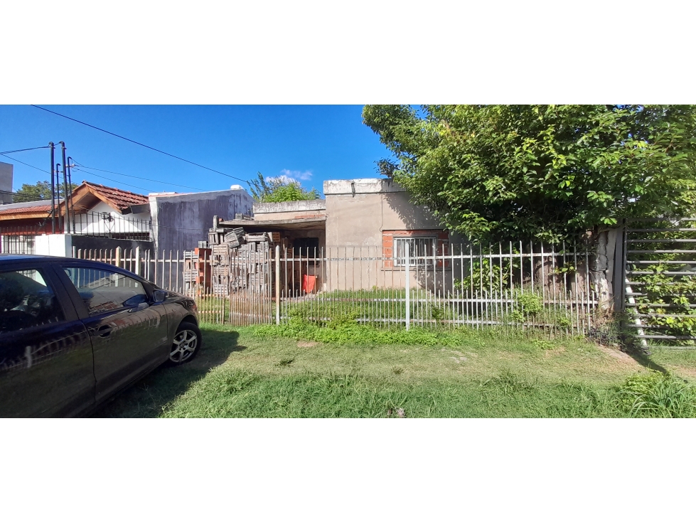 AMPLIO TERRENO. EXCELENTE ZONA. 2 VIVIENDAS EN VENTA. ITUZAINGO NTE