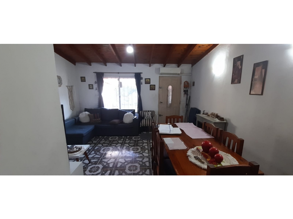 IMPECABLE CASA EN PH SOBRE AMPLIO TERRENO EN VENTA. ITUZAINGO NORTE - 4