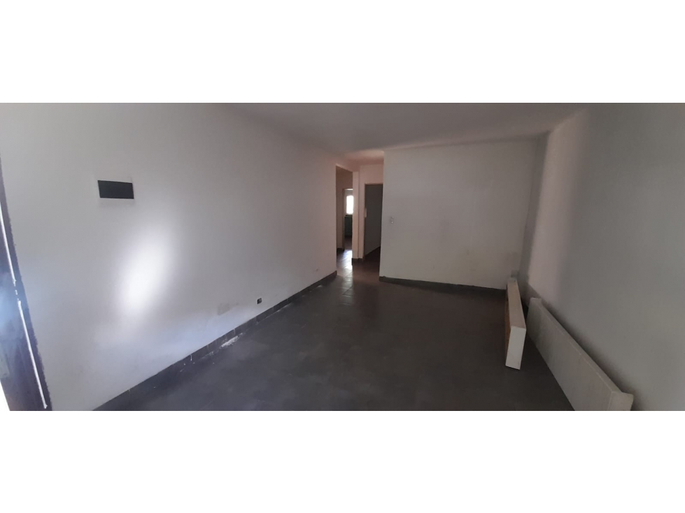 AMPLIA CASA EN VENTA. VILLA UDAONDO. A 100 MTS. AV. MARTIN FIERRO — foto 3