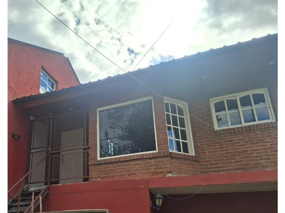 HERMOSA CASA EN PLANTA ALTA. EN ALQUILER Ituzaingó Norte