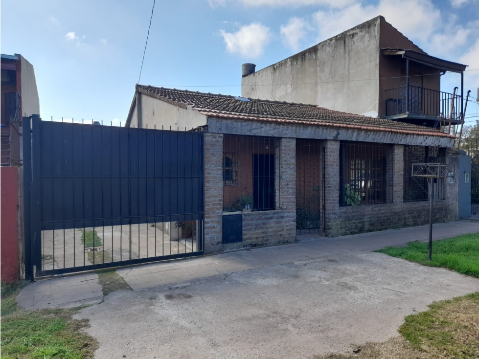 CHALET, MONOAMBINETE Y DEPARTAMENTO en venta. Ituzaingó Norte - 1