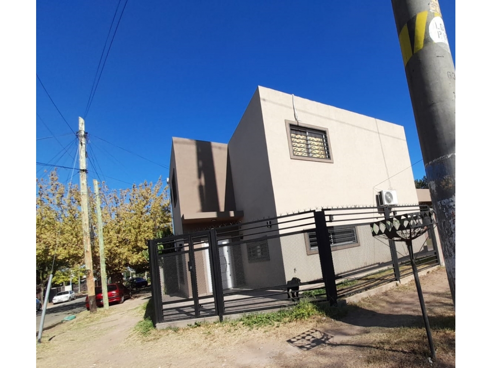 HERMOSA CASA MINIMALISTA EN VENTA. ITUZAINGO NORTE - 1