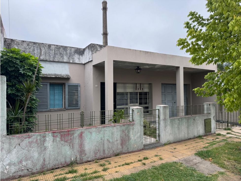 CASA AMERICANA. ITUZAINGO SUR. A 50 MTS. AVENIDA RIVADAVIA - 1