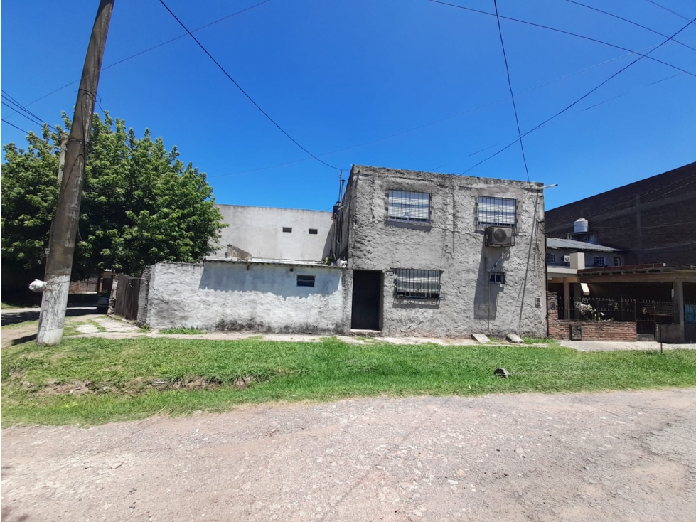 DOS VIVIENDAS. OPORTUNIDAD EN VENTA. ZONA SEMIINDUSTRIAL - 2