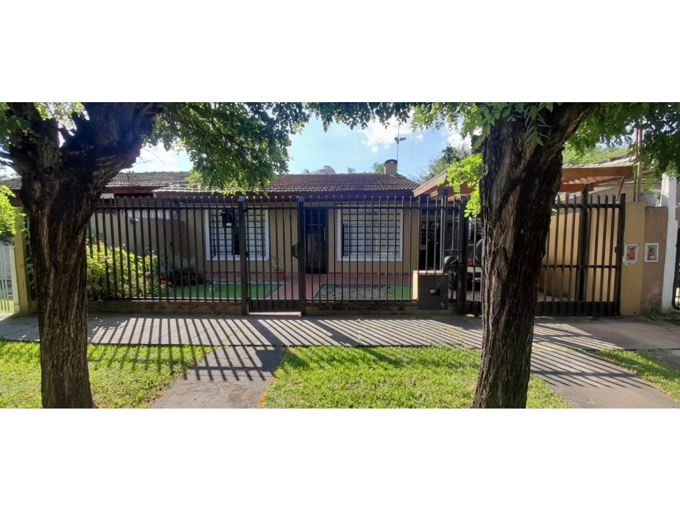EXCELENTE CHALET A 200 MTS AV. BRANDSEN EN VENTA. PROXIMO A. OESTE - 1
