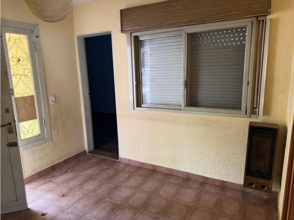 CASA AMERICANA EN VENTA. CASTELAR NORTE. EXCELENTE UBICACION - 6