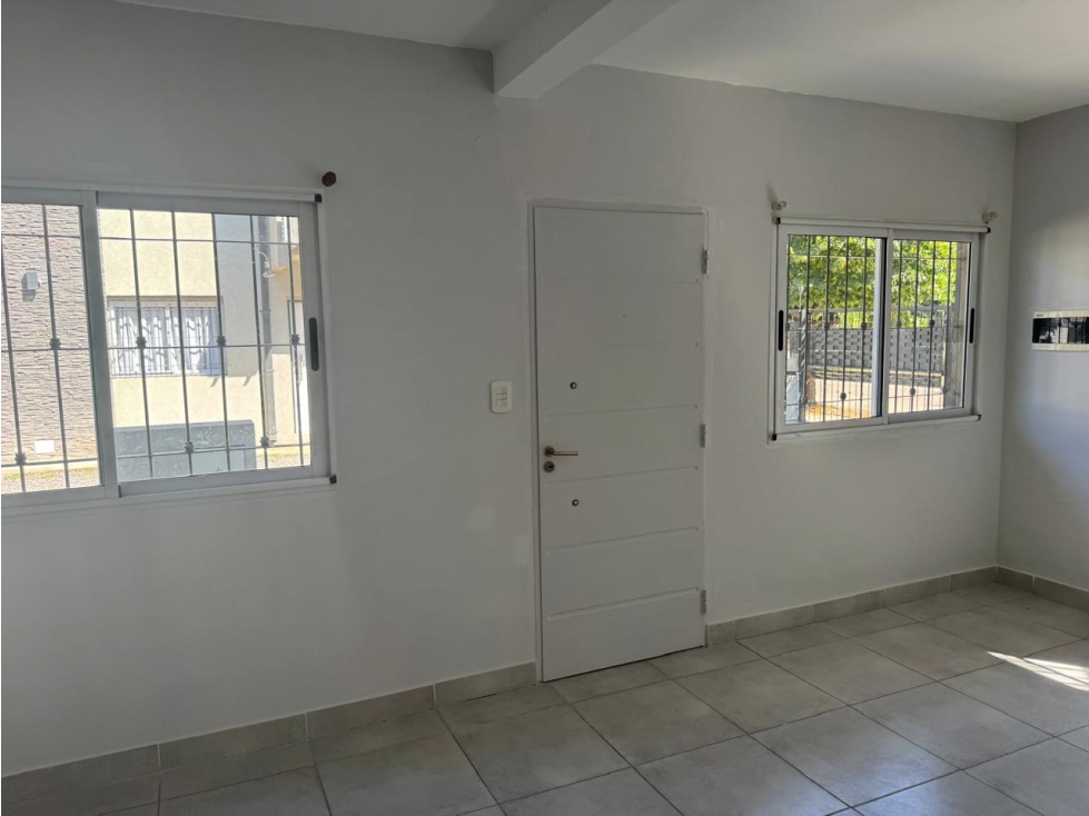 IMPECABLE DUPLEX EN ALQUILER. ITUZAINGO NORTE RETASADO. — foto 4