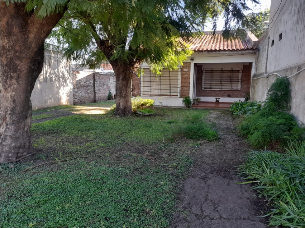 EXCELENTE CHALET SOBRE AMPLIO LOTE - 2