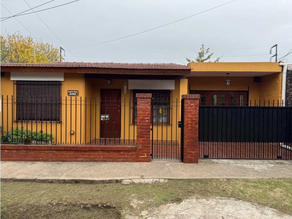 CHALET con MONOAMBIENTE EN VENTA EN ITUZAINGO NORTE